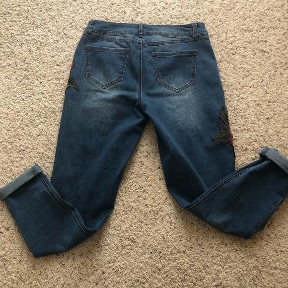 Embroidered ripped jeans - Picture 6 of 6